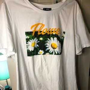 White Flower Graphic Tee (send reasonable offer)